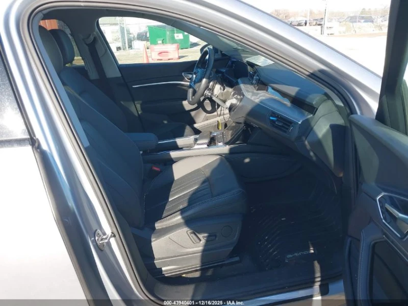 Audi E-Tron Premium Quattro, снимка 5 - Автомобили и джипове - 53577534