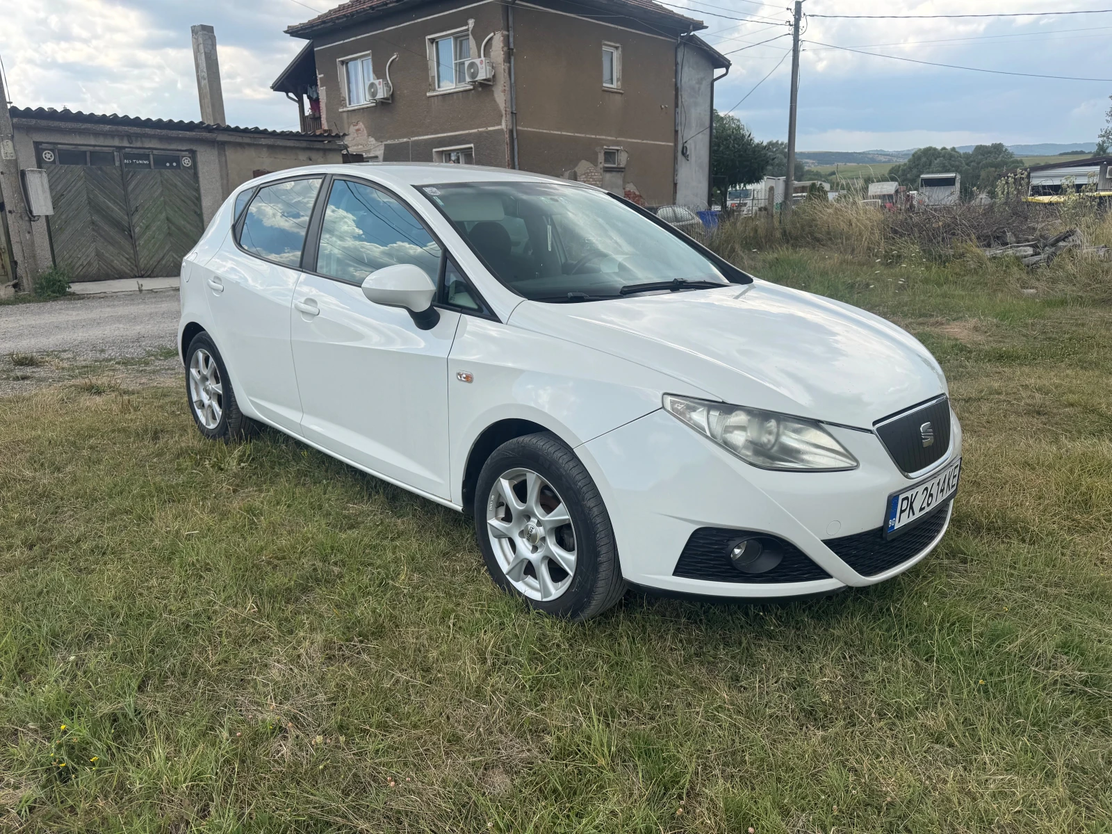 Seat Ibiza 1.4i, снимка 2 - Автомобили и джипове - 48448743
