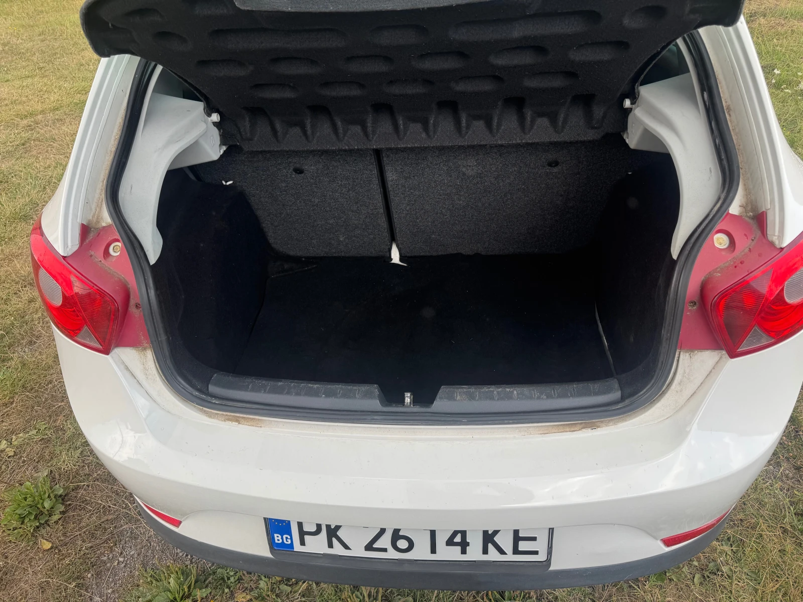 Seat Ibiza 1.4i, снимка 8 - Автомобили и джипове - 48448743