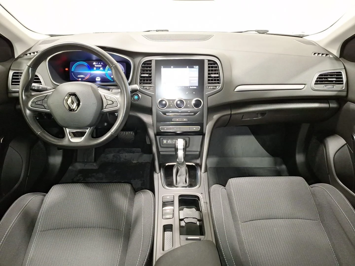 Renault Megane  E-TECH/160HP/CAM/NAVI/WINTER/DC/309v - изображение 10