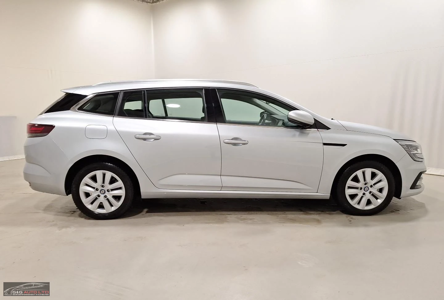 Renault Megane  E-TECH/160HP/CAM/NAVI/WINTER/DC/309v - изображение 6