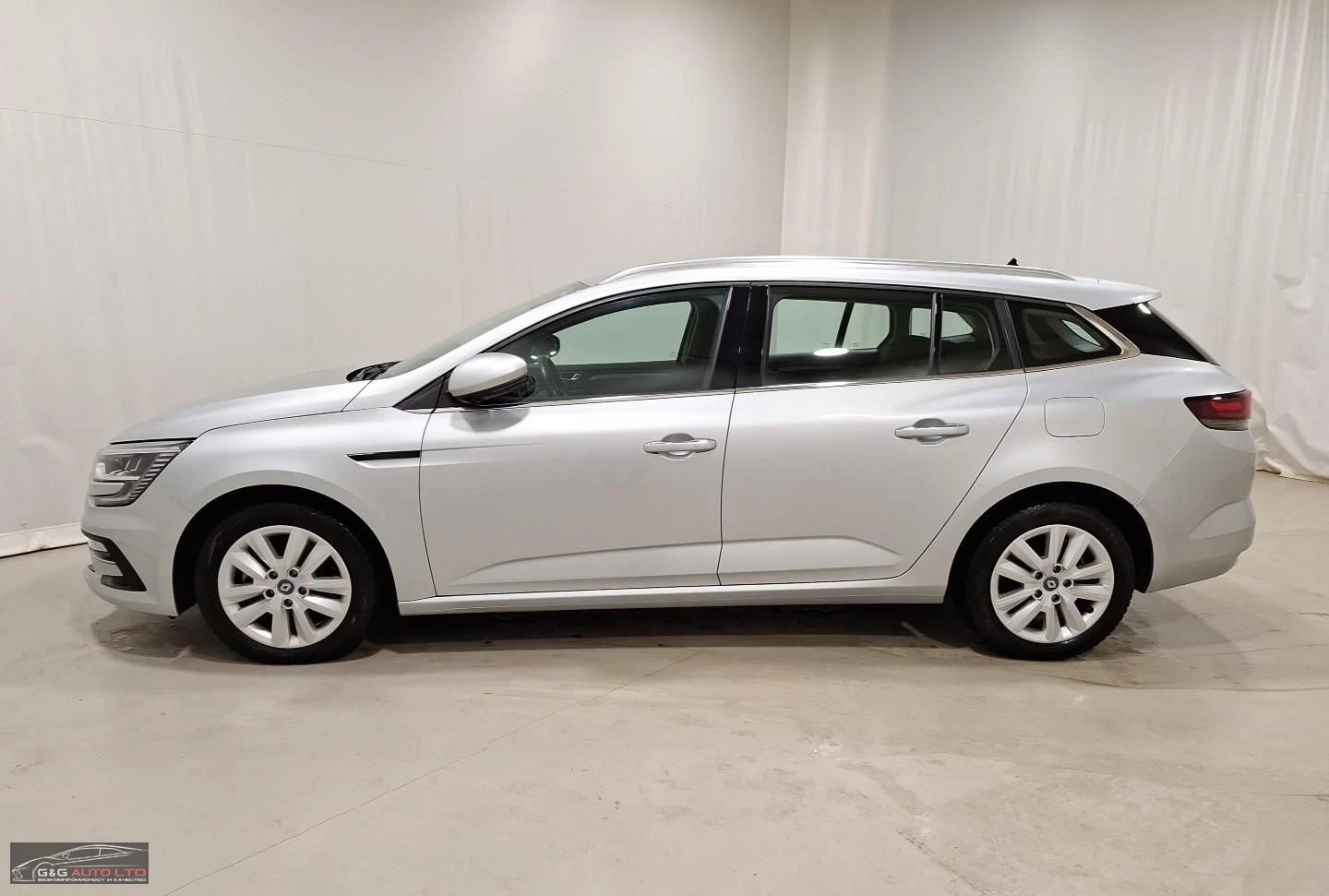 Renault Megane  E-TECH/160HP/CAM/NAVI/WINTER/DC/309v - изображение 3