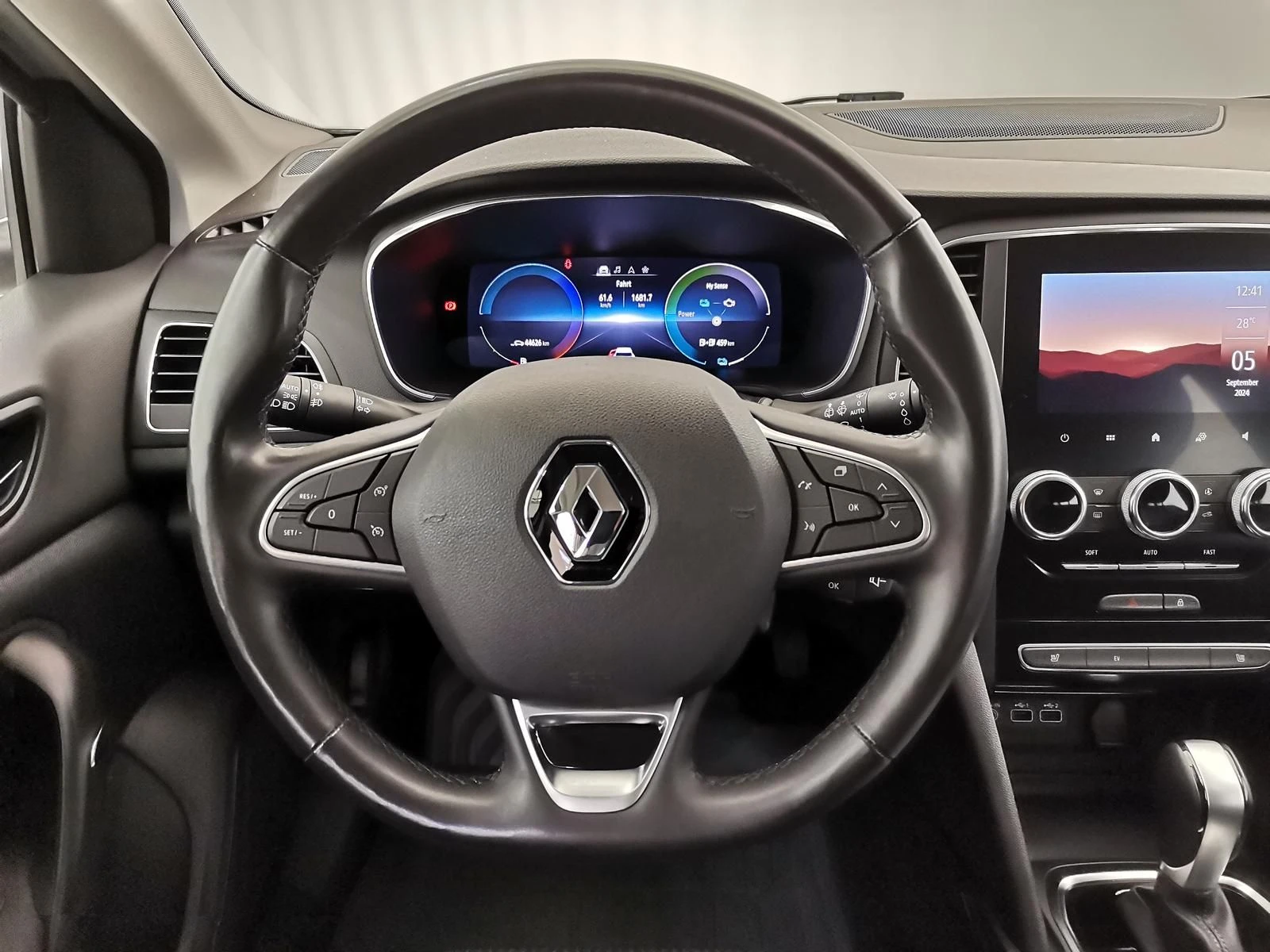 Renault Megane  E-TECH/160HP/CAM/NAVI/WINTER/DC/309v - изображение 9