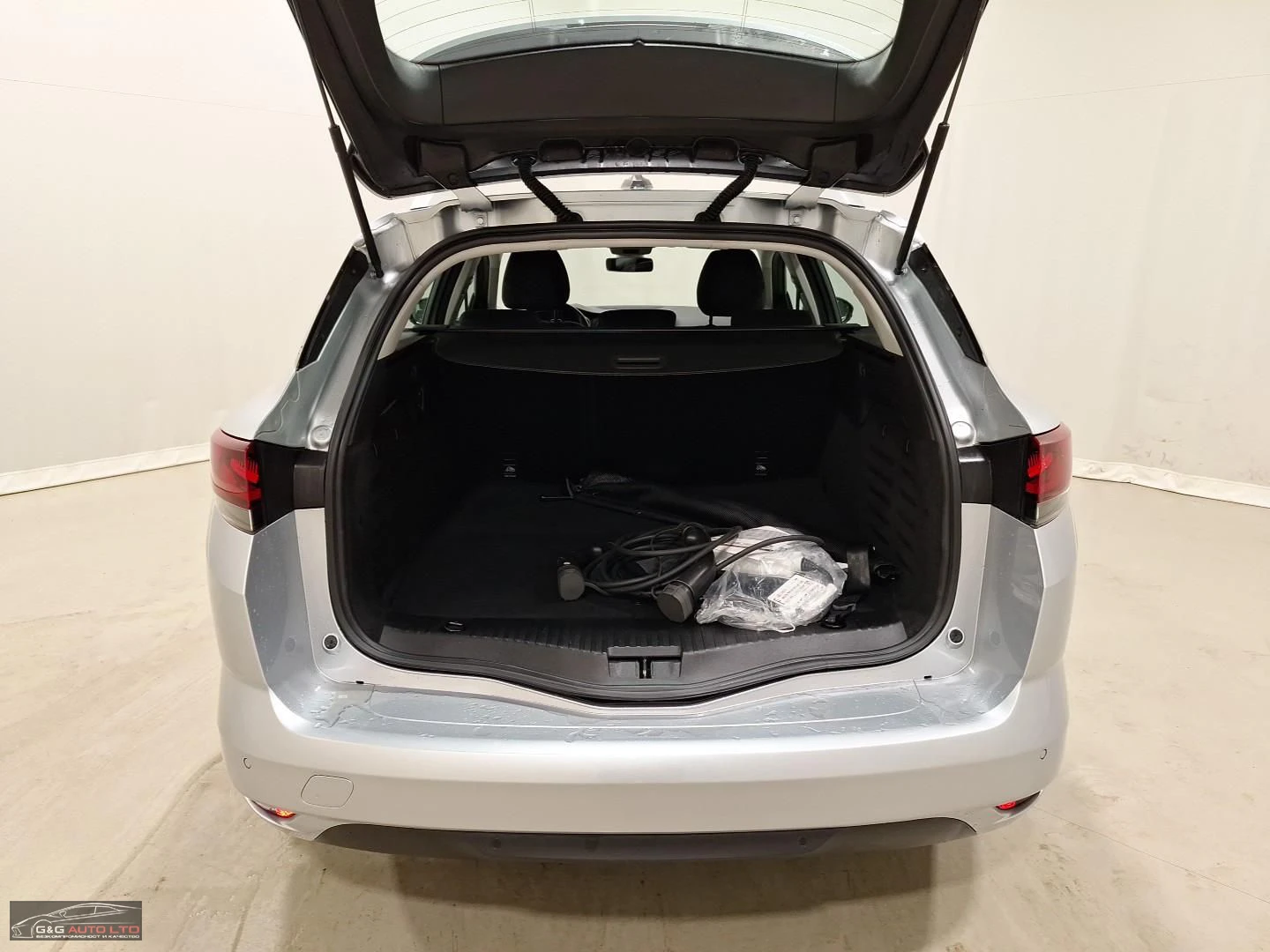 Renault Megane  E-TECH/160HP/CAM/NAVI/WINTER/DC/309v - изображение 8
