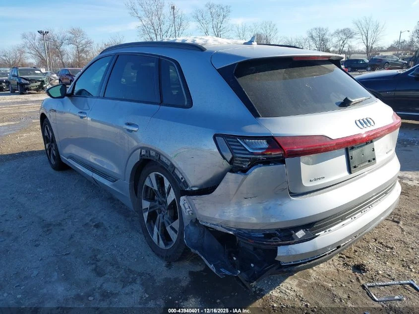 Audi E-Tron Premium Quattro - изображение 3