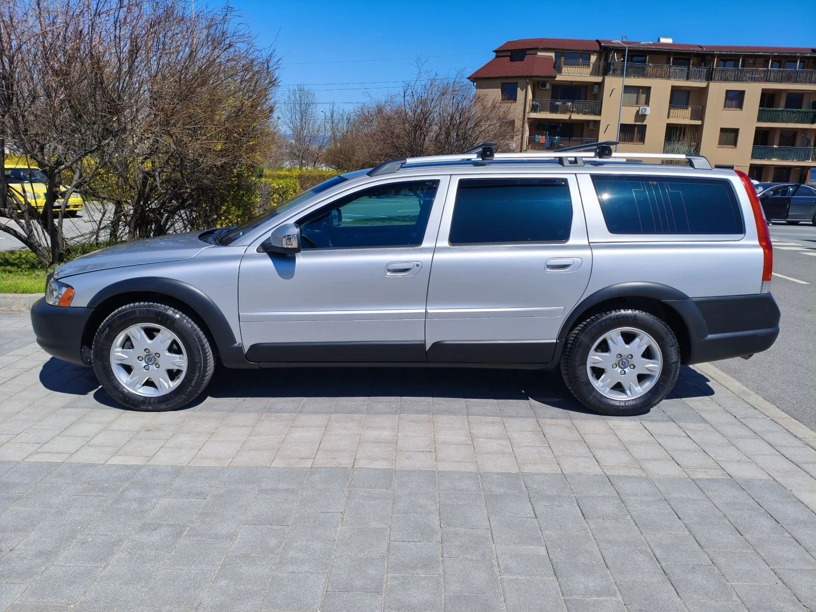 Volvo Xc70 D5 AWD, снимка 8 - Автомобили и джипове - 54141739