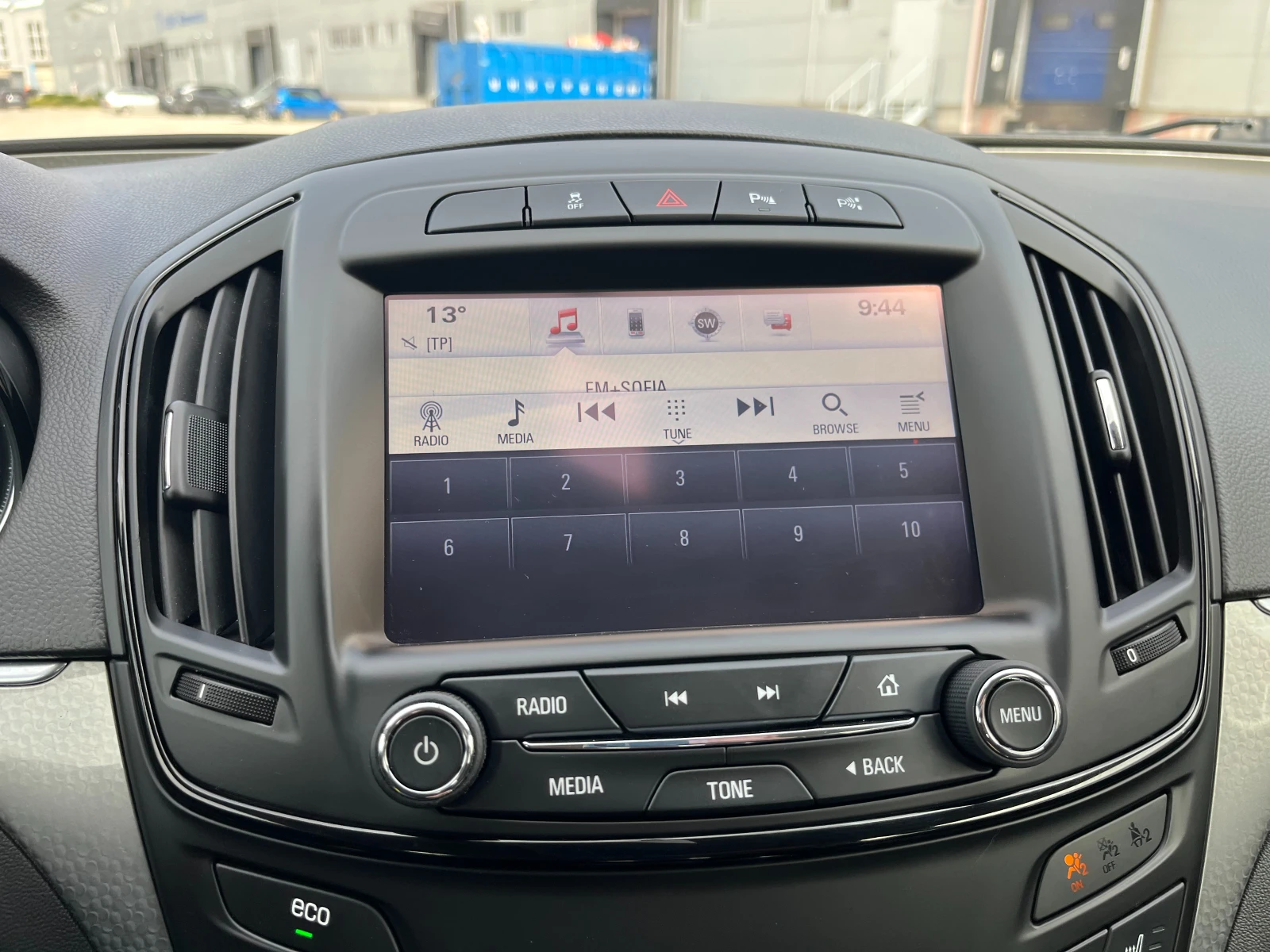 Opel Insignia Sports Tourer SW, снимка 16 - Автомобили и джипове - 54204937