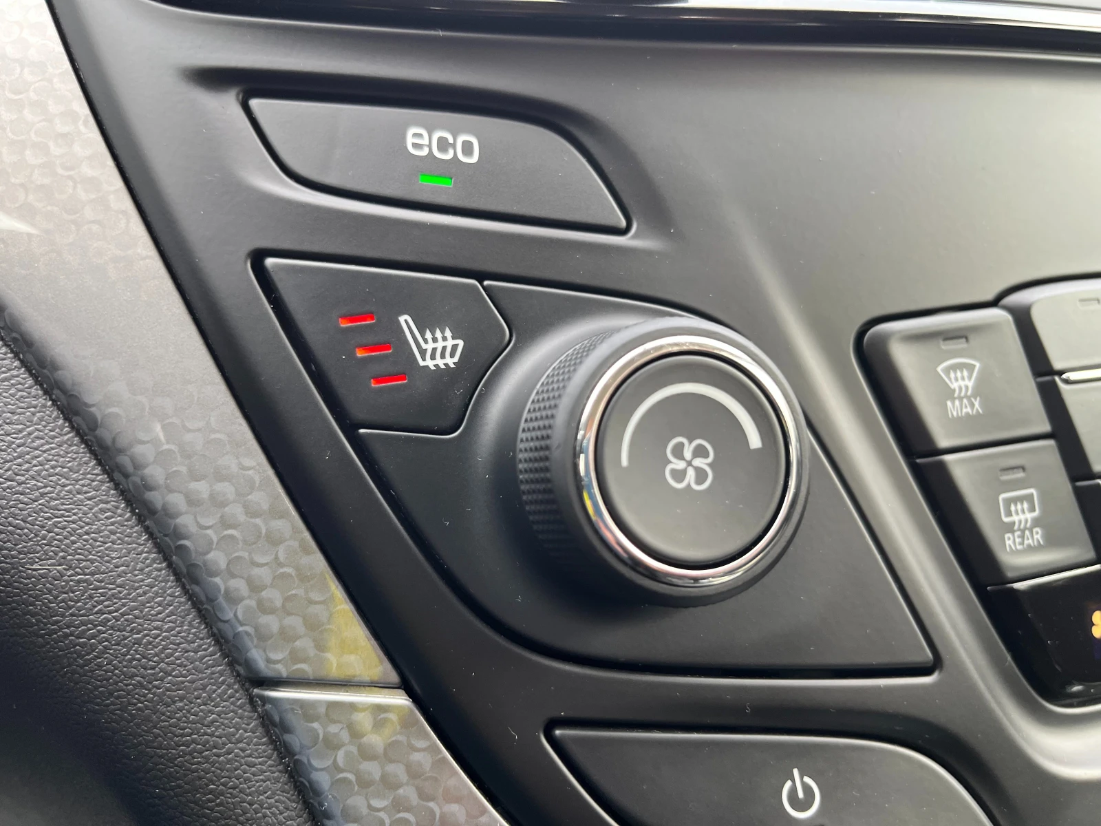 Opel Insignia Sports Tourer SW, снимка 15 - Автомобили и джипове - 54204937