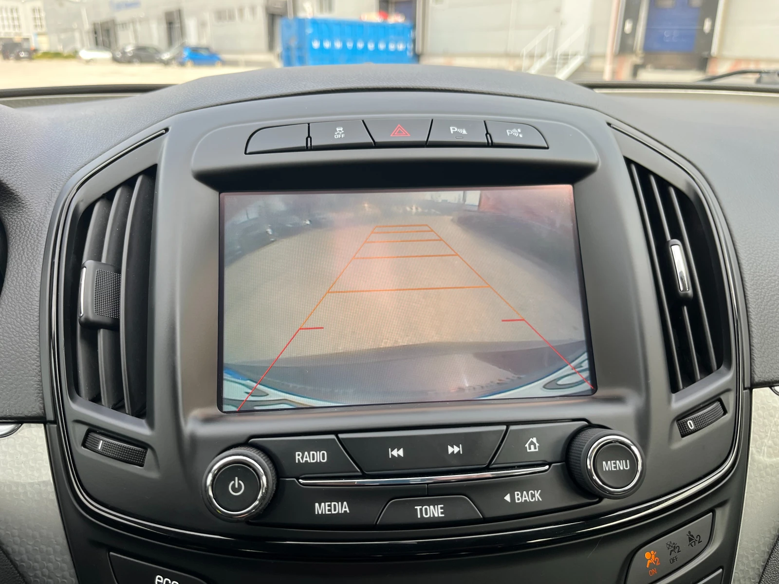 Opel Insignia Sports Tourer SW, снимка 17 - Автомобили и джипове - 54204937