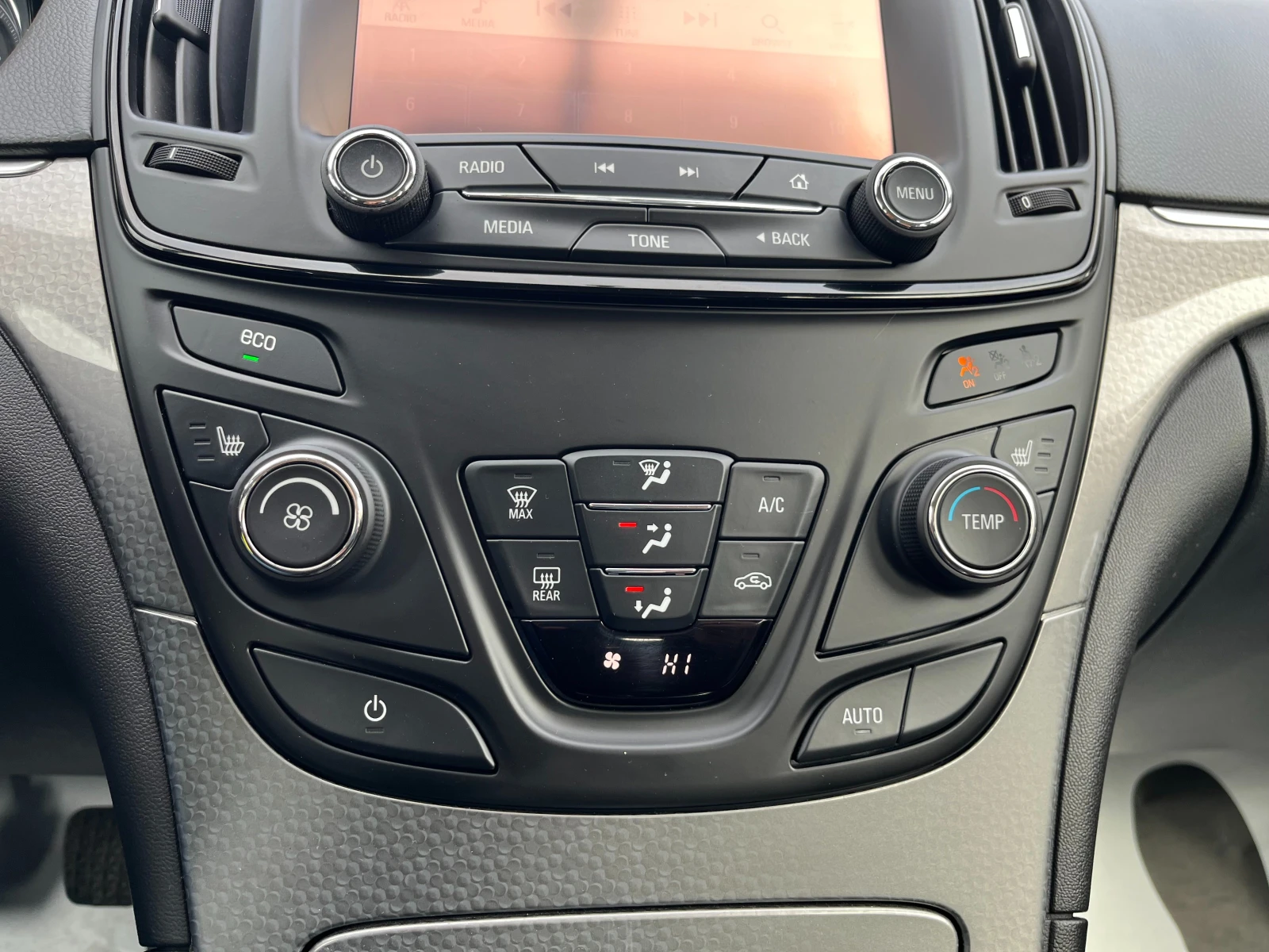 Opel Insignia Sports Tourer SW, снимка 14 - Автомобили и джипове - 54204937