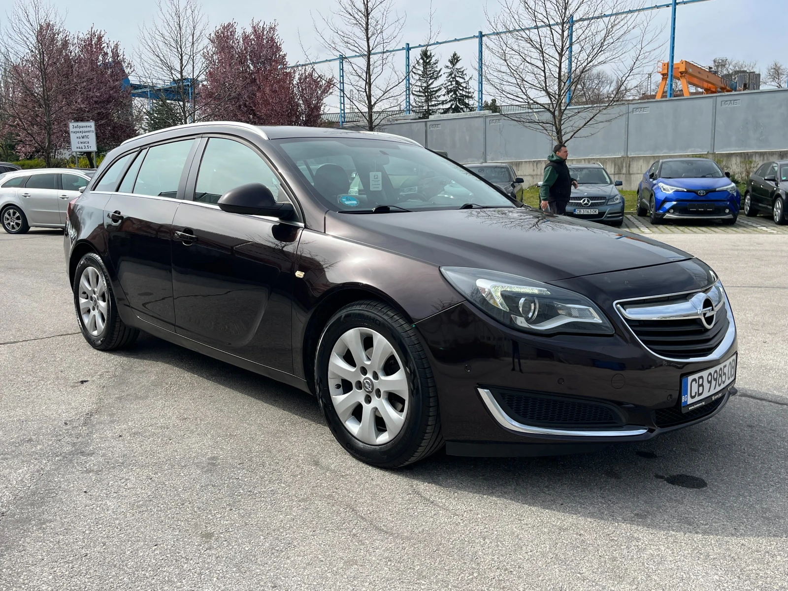 Opel Insignia Sports Tourer SW, снимка 6 - Автомобили и джипове - 54204937