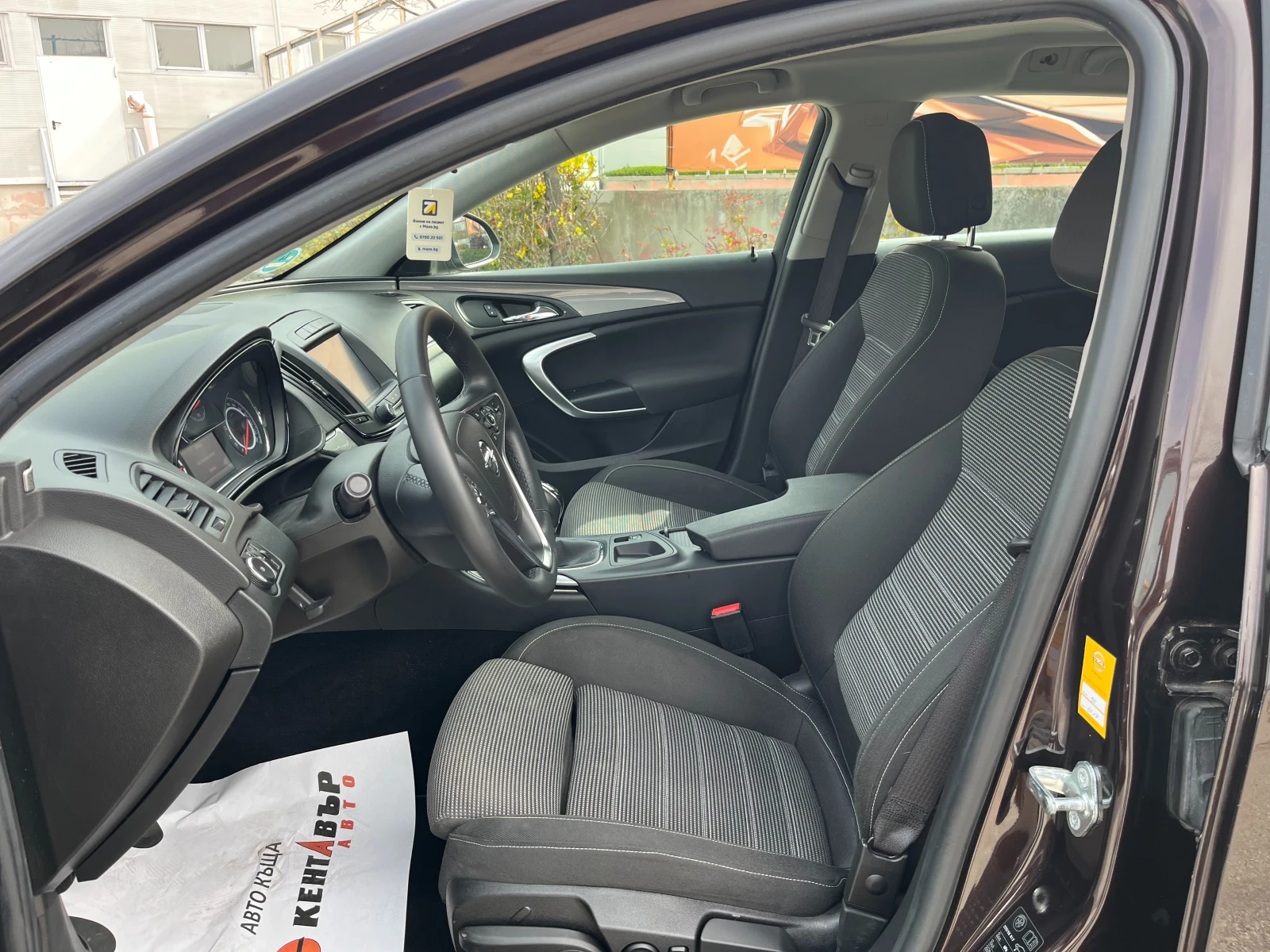 Opel Insignia Sports Tourer SW, снимка 9 - Автомобили и джипове - 54204937