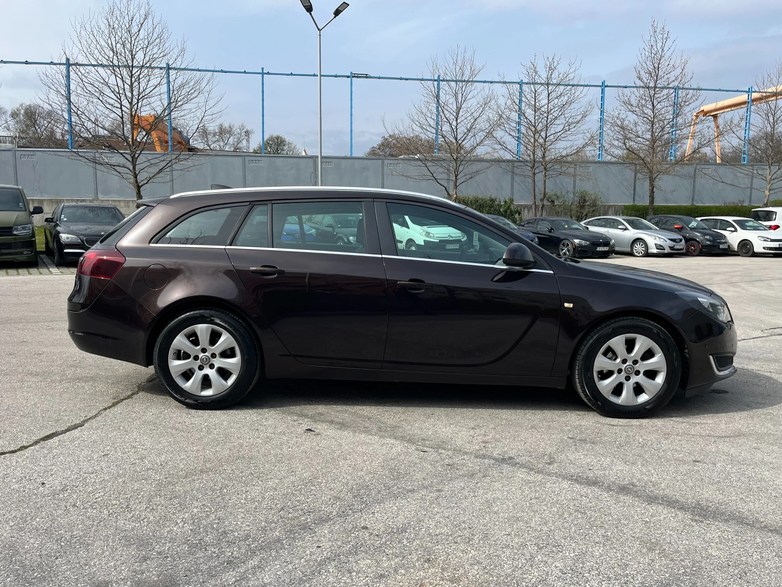 Opel Insignia Sports Tourer SW, снимка 5 - Автомобили и джипове - 54204937