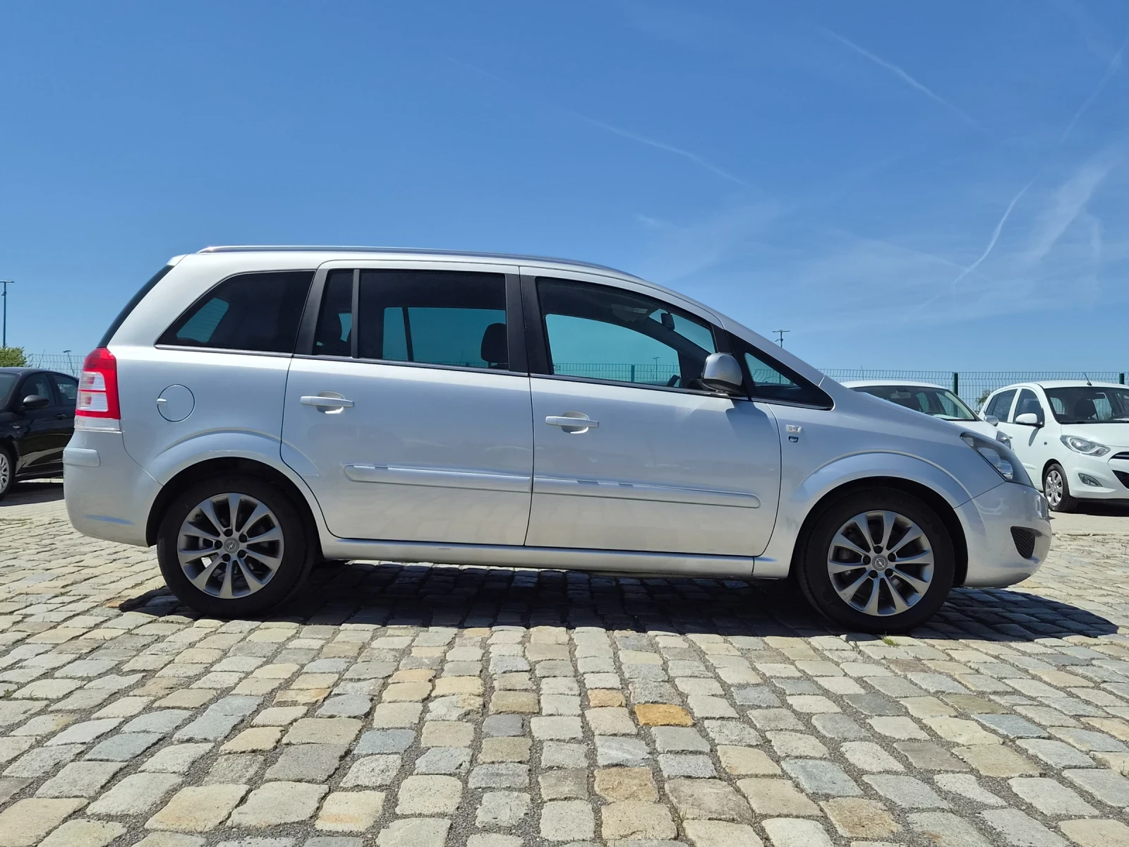 Opel Zafira 1.7D 110кс 6+ 1 места ЕВРО 4, снимка 5 - Автомобили и джипове - 54333519