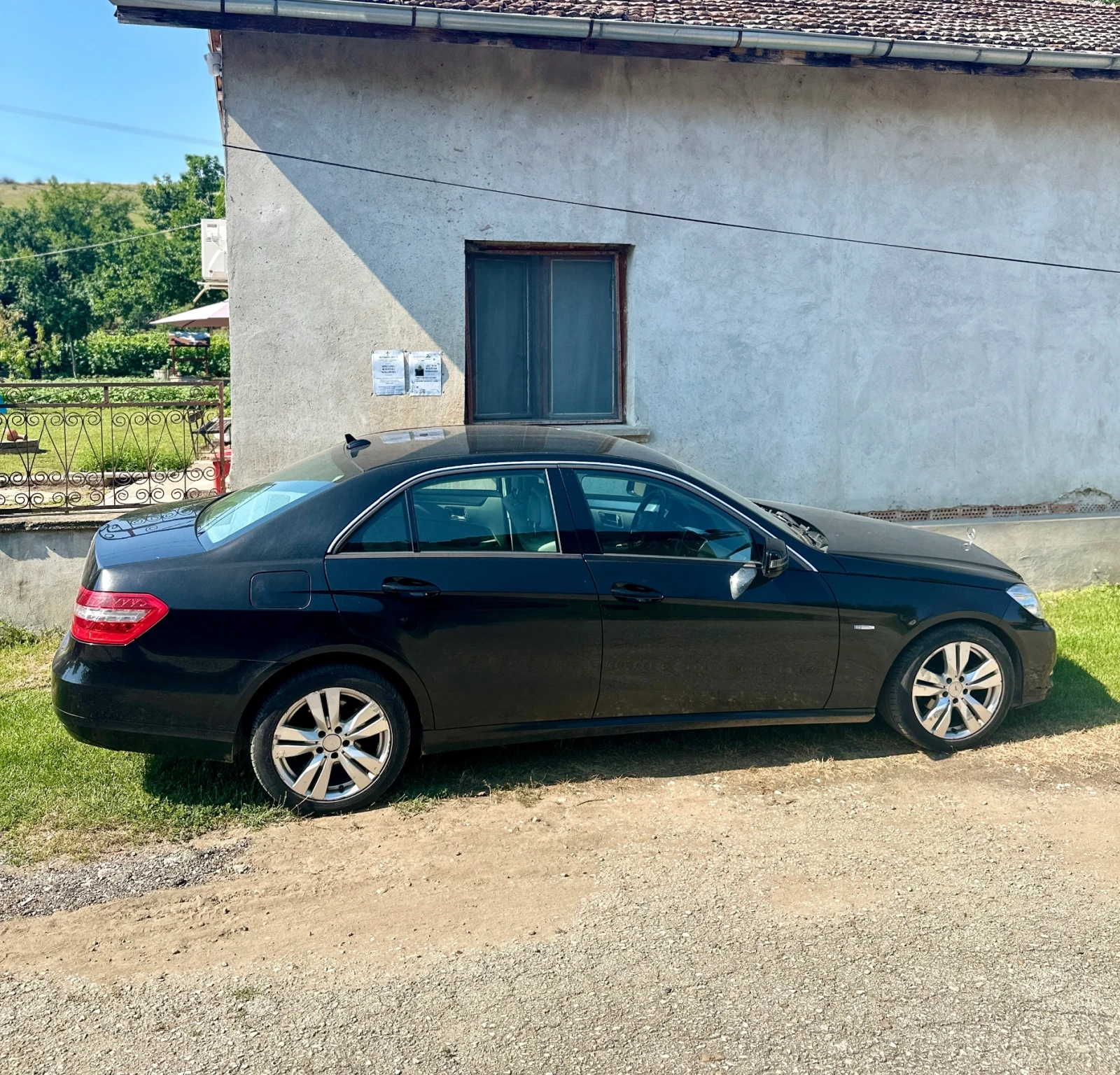Mercedes-Benz E 220 BlueEFFICIENCY, снимка 4 - Автомобили и джипове - 54990518