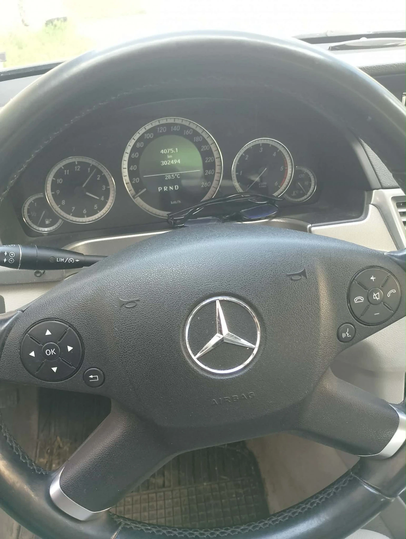Mercedes-Benz E 220 BlueEFFICIENCY, снимка 9 - Автомобили и джипове - 54990518