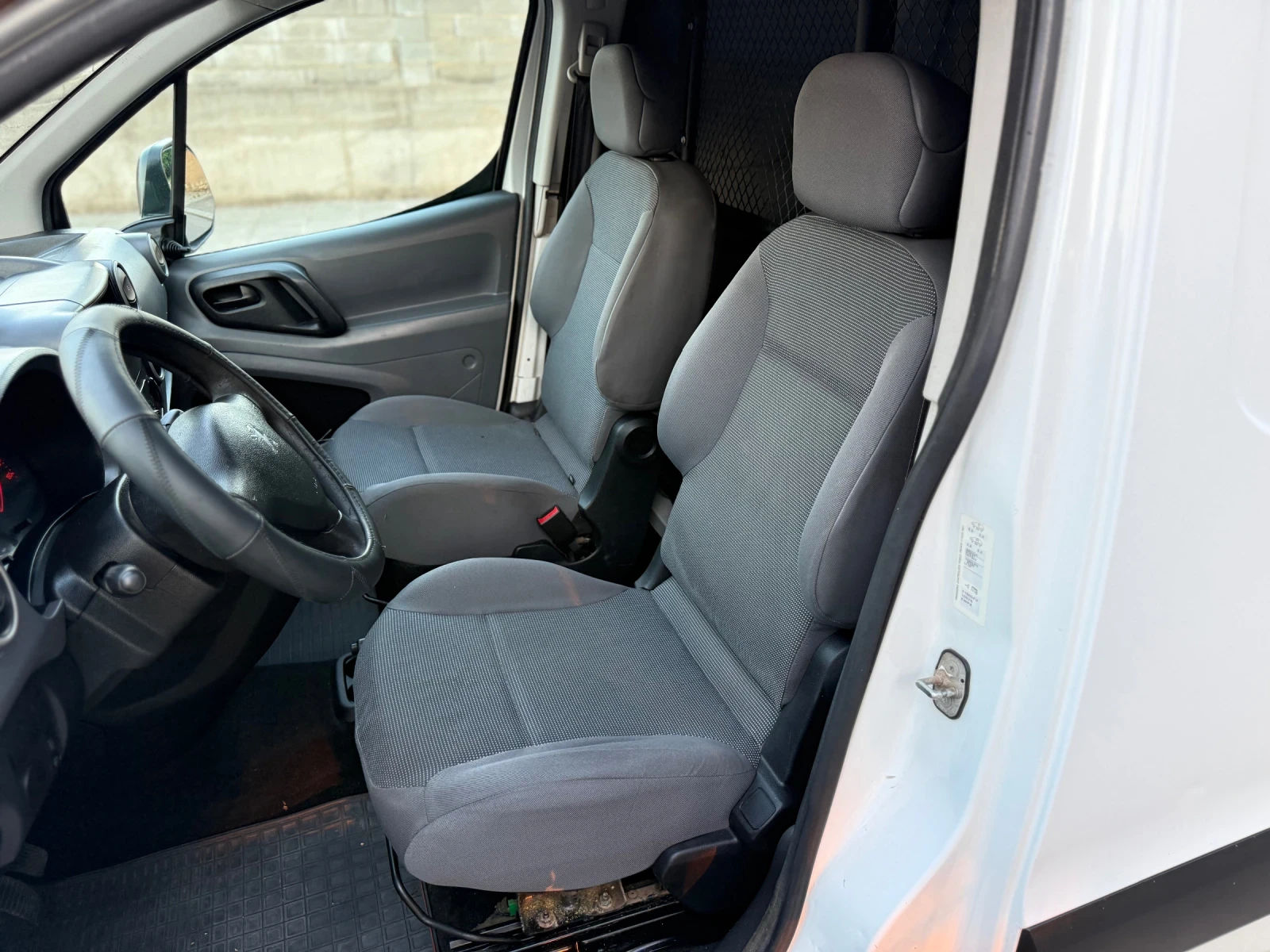 Peugeot Partner 1.6HDI/90кс, снимка 11 - Автомобили и джипове - 55055179