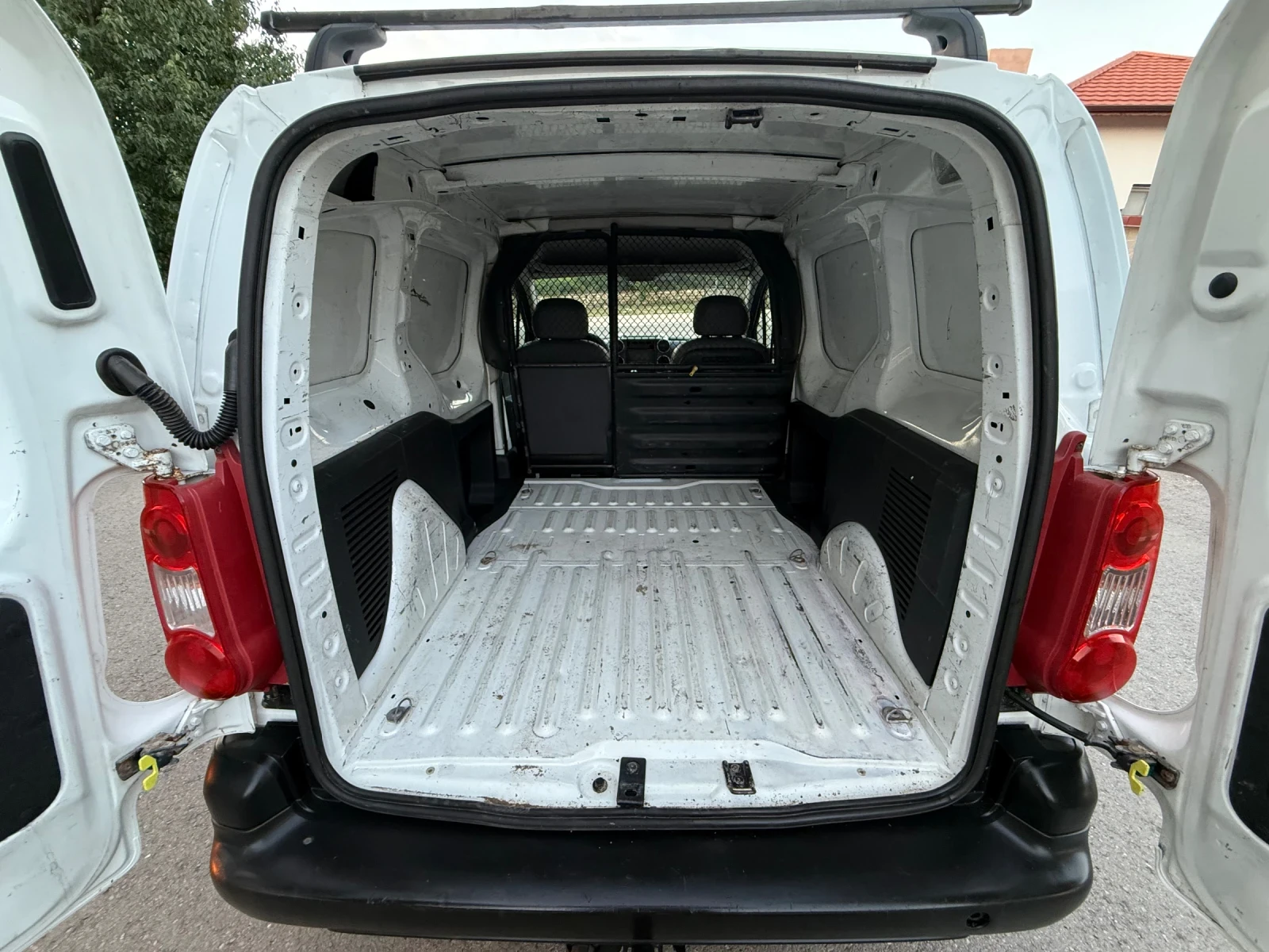 Peugeot Partner 1.6HDI/90кс, снимка 14 - Автомобили и джипове - 55055179
