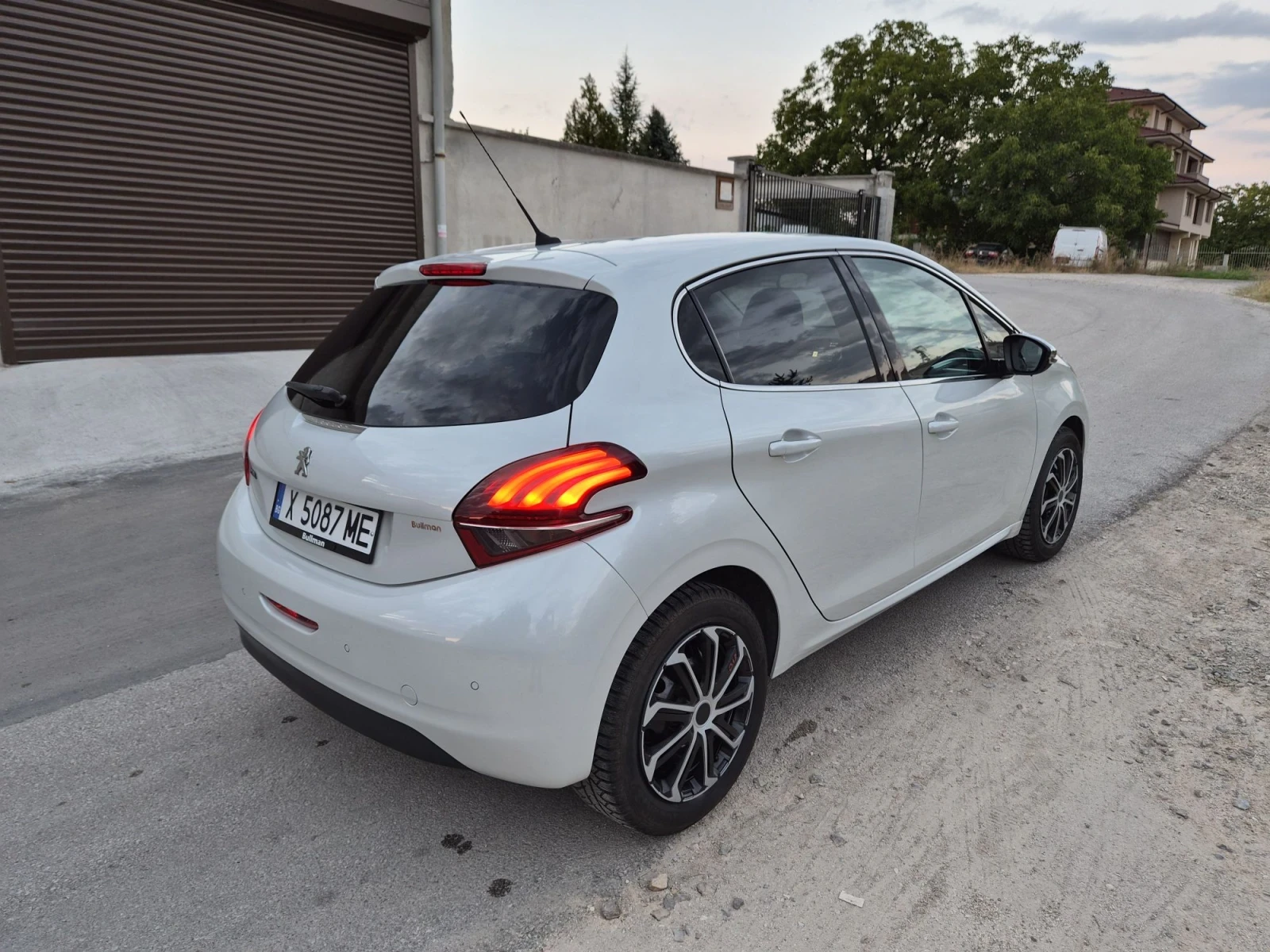 Peugeot 208 1.6 hdi, снимка 4 - Автомобили и джипове - 55981761