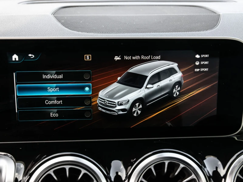 Mercedes-Benz GLB AMG PKG| PANOROOF| HEATED SEATS| APPLE CAR PLAY| , снимка 16 - Автомобили и джипове - 52618595