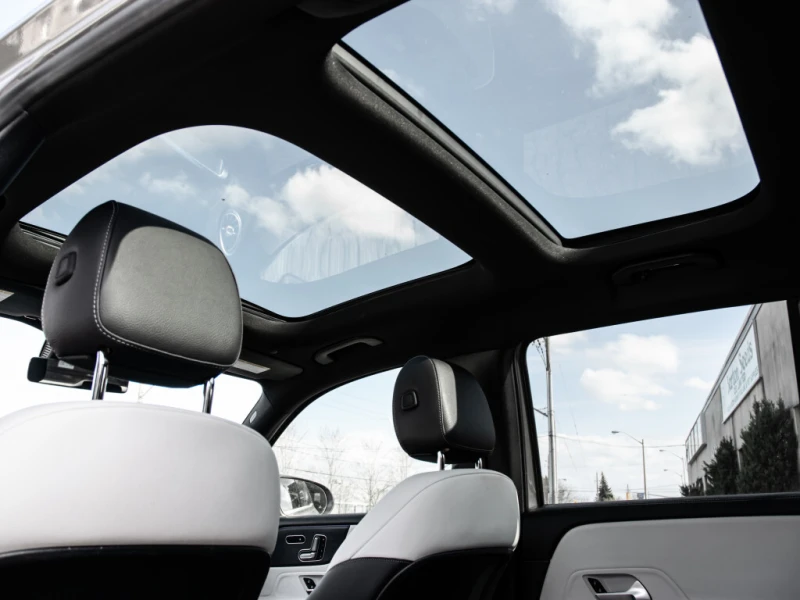 Mercedes-Benz GLB AMG PKG| PANOROOF| HEATED SEATS| APPLE CAR PLAY| , снимка 12 - Автомобили и джипове - 52618595