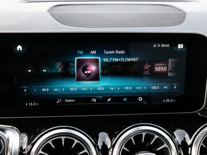 Mercedes-Benz GLB AMG PKG| PANOROOF| HEATED SEATS| APPLE CAR PLAY| , снимка 8 - Автомобили и джипове - 52618595