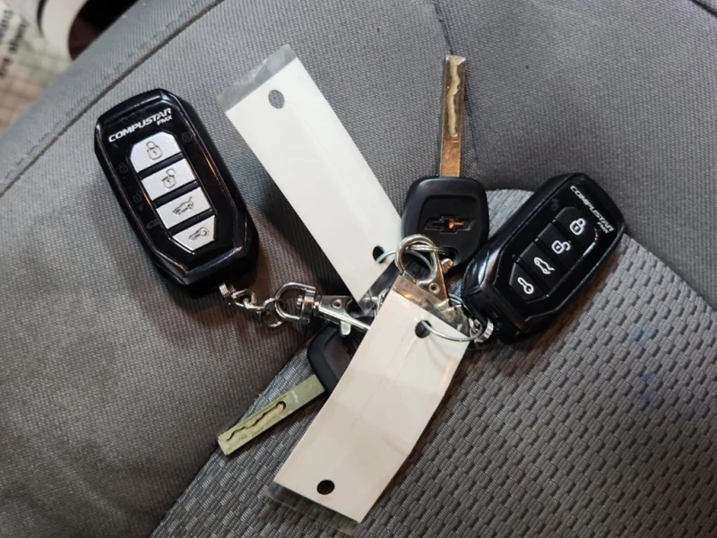 Chevrolet Colorado * 2WD WORK TRUCK CREW CAB SHORT BED * CARFAX * БЕЗ, снимка 7 - Автомобили и джипове - 52700193