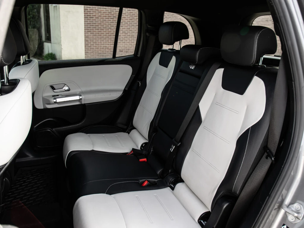 Mercedes-Benz GLB AMG PKG| PANOROOF| HEATED SEATS| APPLE CAR PLAY|  | Mobile.bg   13