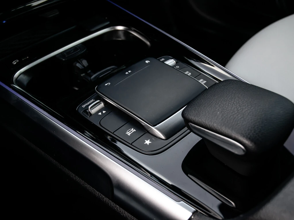 Mercedes-Benz GLB AMG PKG| PANOROOF| HEATED SEATS| APPLE CAR PLAY|  | Mobile.bg   11