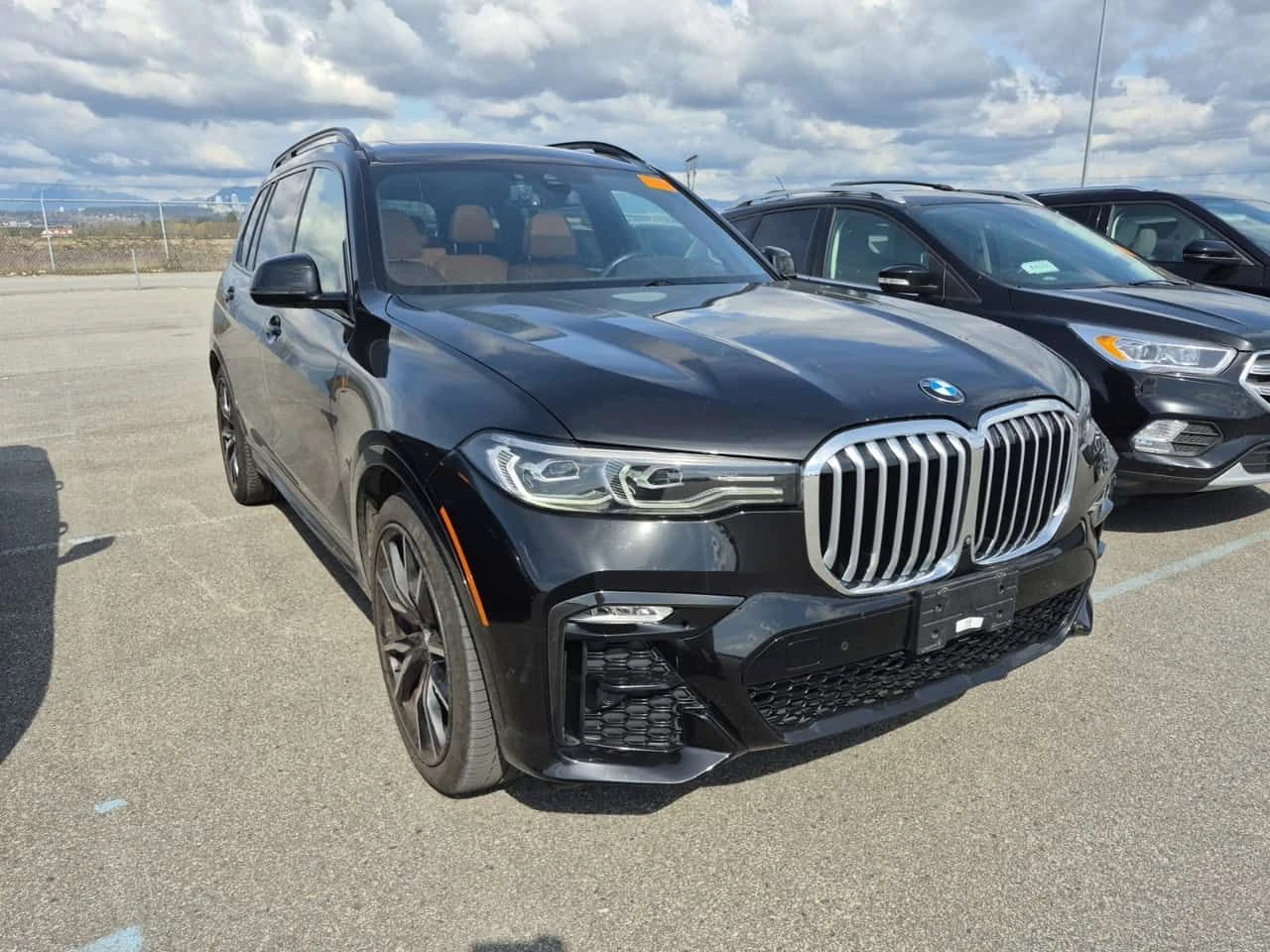 BMW X7 * XDRIVE40I * * 7-МЕСТНА* * ПАНОРАМА* * ПАРКТРОНИК, снимка 2 - Автомобили и джипове - 54056030