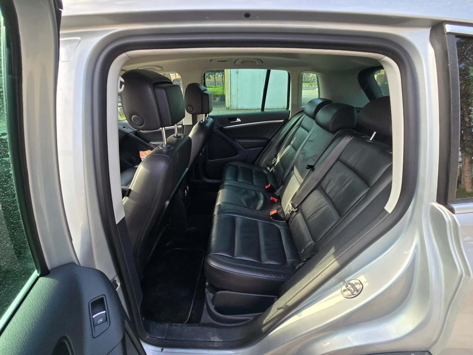 VW Tiguan 2.0 КЛИМА ПЕЧКА, снимка 8 - Автомобили и джипове - 56066813