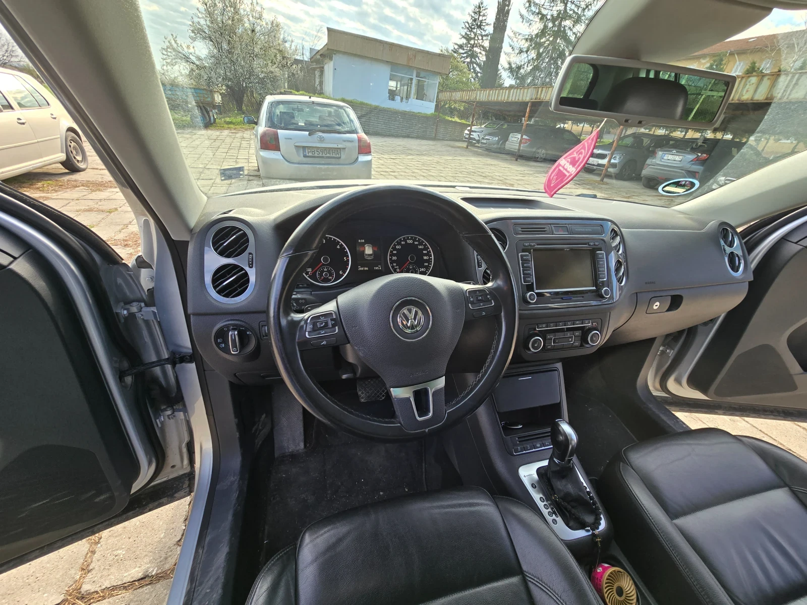 VW Tiguan 2.0 КЛИМА ПЕЧКА, снимка 14 - Автомобили и джипове - 56066813