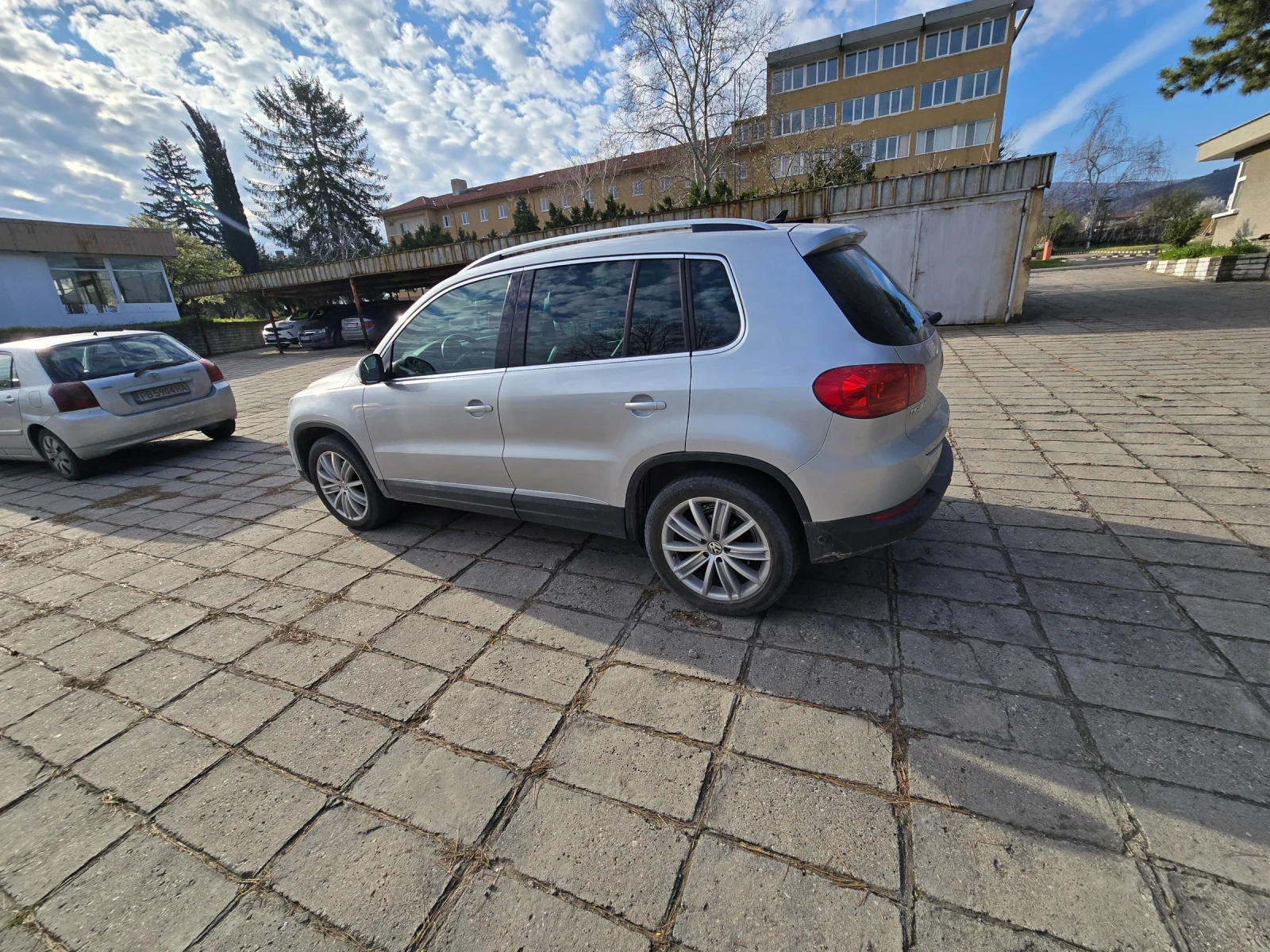 VW Tiguan 2.0 КЛИМА ПЕЧКА, снимка 5 - Автомобили и джипове - 56066813