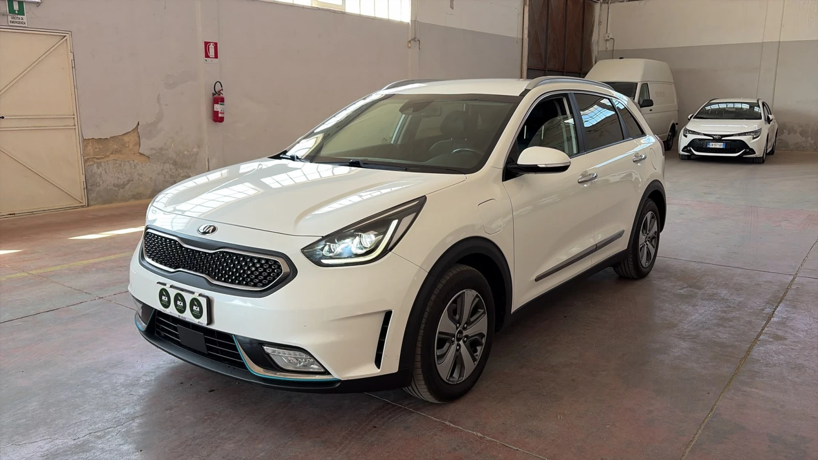 Kia Niro 1.6 GDI, снимка 2 - Автомобили и джипове - 56126173