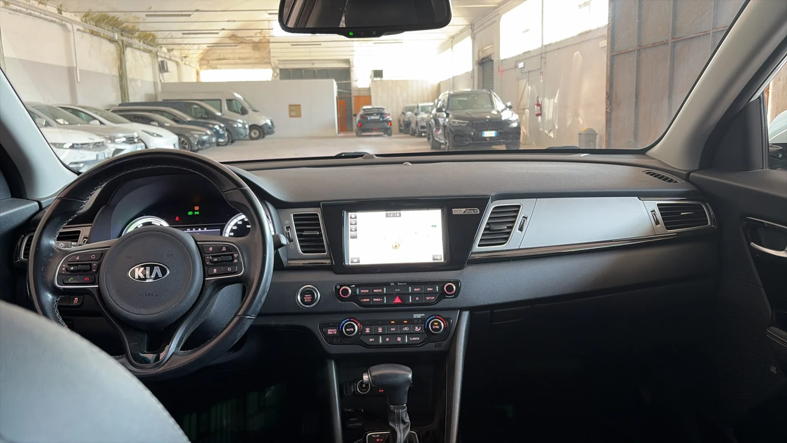 Kia Niro 1.6 GDI, снимка 13 - Автомобили и джипове - 56126173