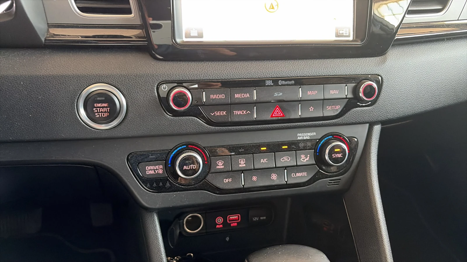 Kia Niro 1.6 GDI, снимка 7 - Автомобили и джипове - 56126173