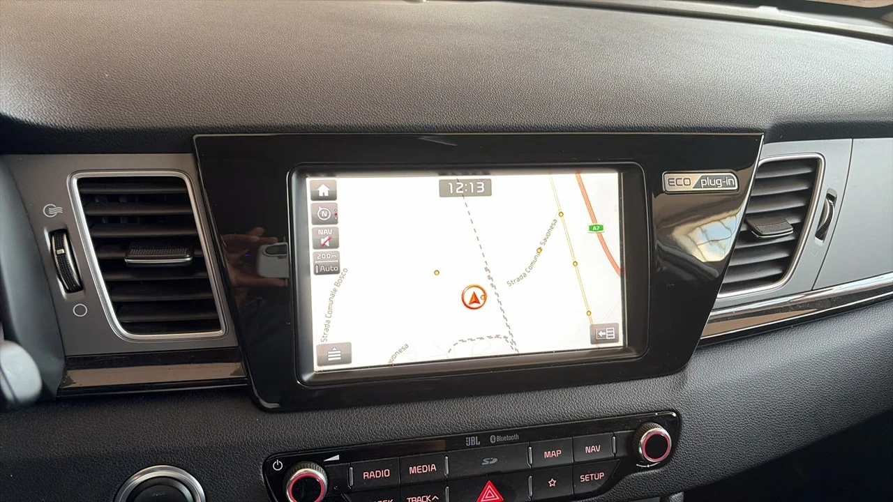 Kia Niro 1.6 GDI, снимка 10 - Автомобили и джипове - 56126173