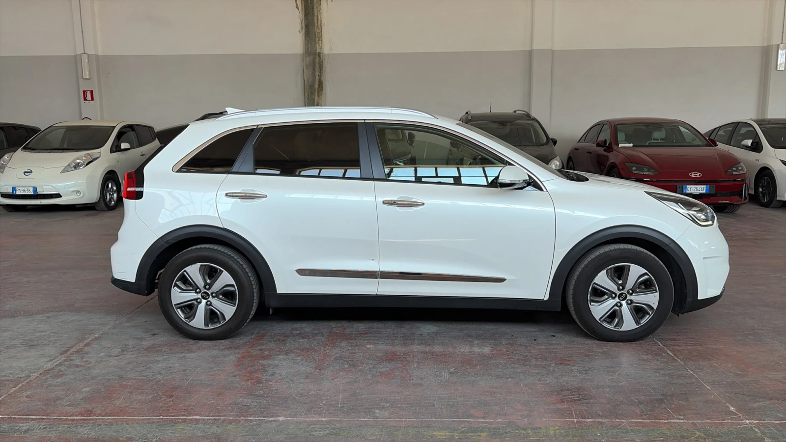 Kia Niro 1.6 GDI, снимка 3 - Автомобили и джипове - 56126173