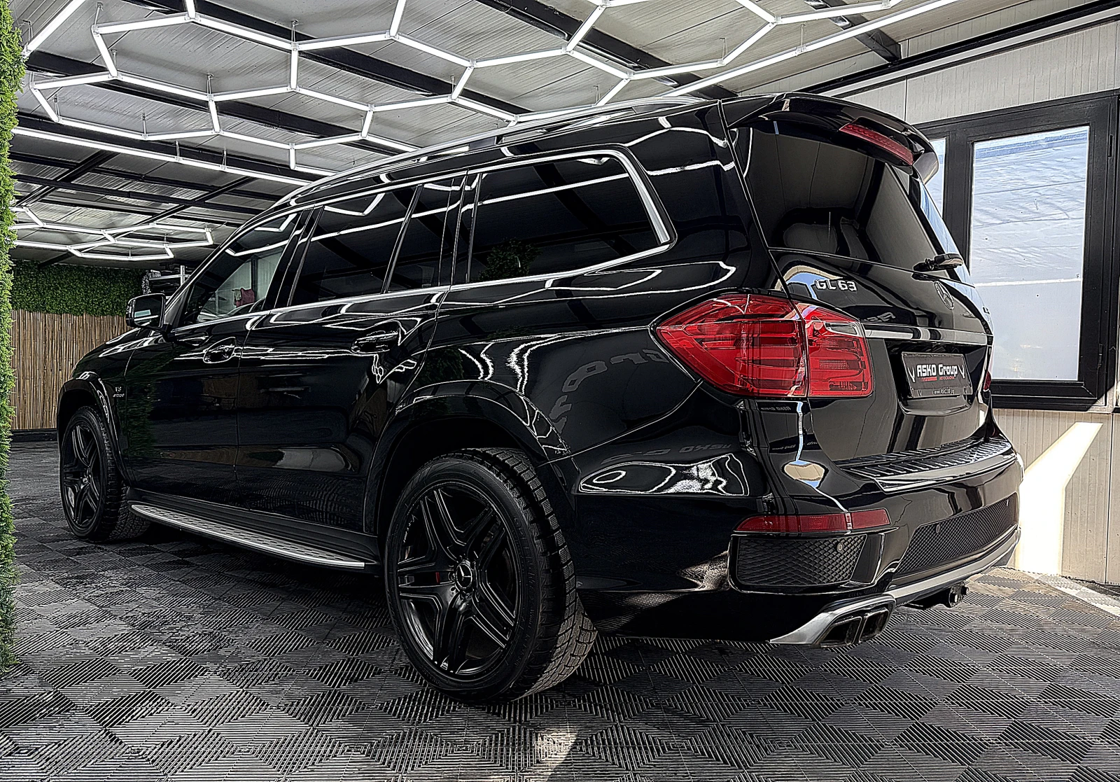 Mercedes-Benz GL 63 AMG PANORAMA/7-Mesta/2xTV/360-к/СОБСТВЕН ЛИЗИНГ, снимка 4 - Автомобили и джипове - 56252206
