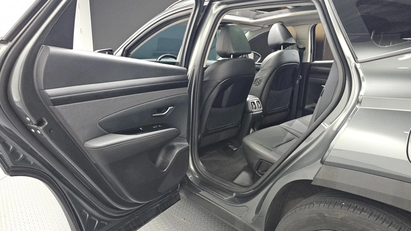 Hyundai Tucson Gasoline 1.6 Turbo 4WD Premium, снимка 11 - Автомобили и джипове - 56289850