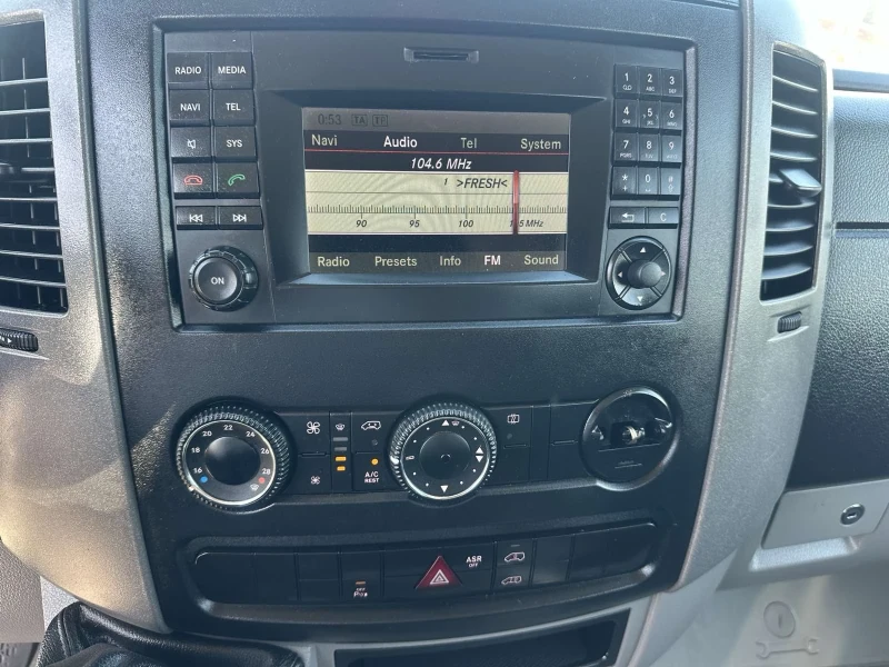 VW Crafter, снимка 13 - Бусове и автобуси - 51657392