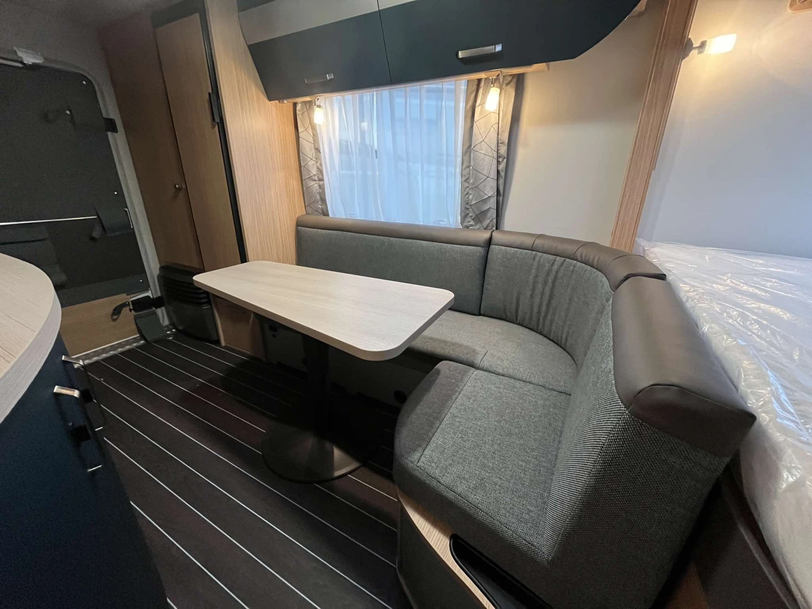 Каравана Knaus SPORT&FUN* ГАРАЖ ЗА МОТОР* 480 QL, снимка 8 - Каравани и кемпери - 55123192