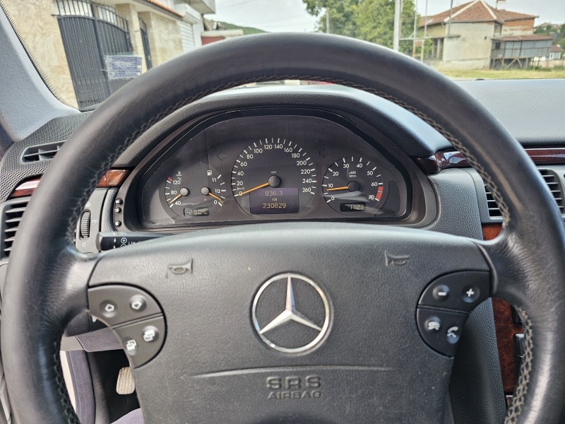 Mercedes-Benz E 200, снимка 8 - Автомобили и джипове - 46482953