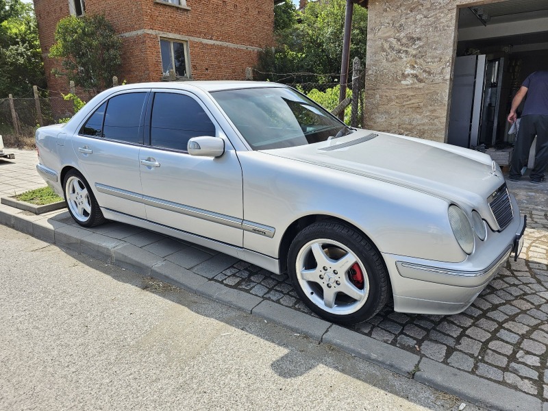 Mercedes-Benz E 200, снимка 6 - Автомобили и джипове - 46482953
