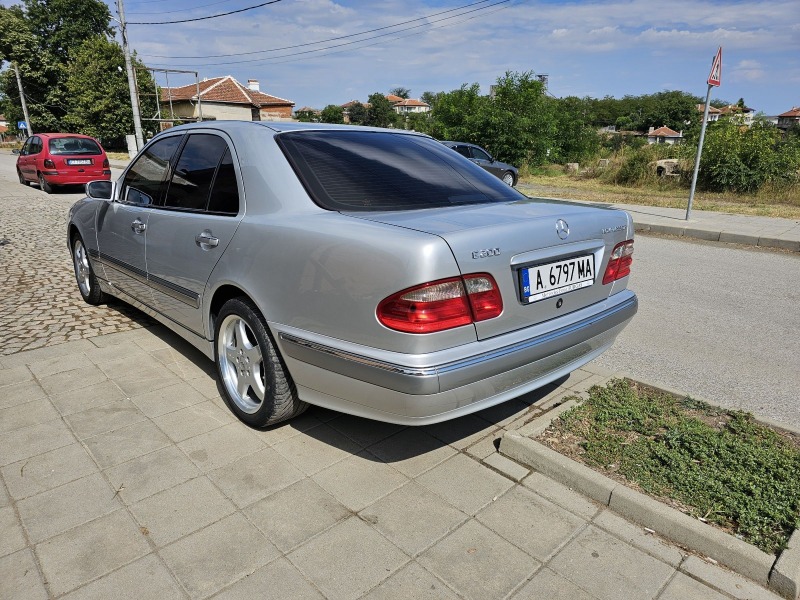 Mercedes-Benz E 200, снимка 3 - Автомобили и джипове - 46482953