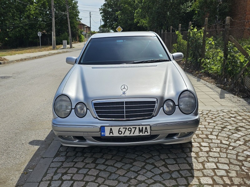 Mercedes-Benz E 200, снимка 7 - Автомобили и джипове - 46482953
