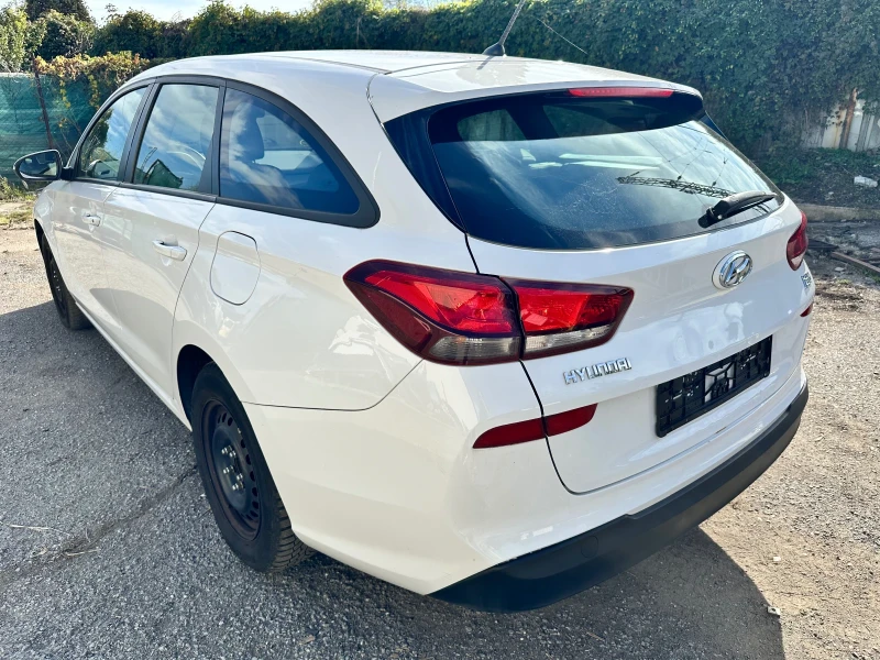 Hyundai I30 1.4 бензин , снимка 4 - Автомобили и джипове - 47534240