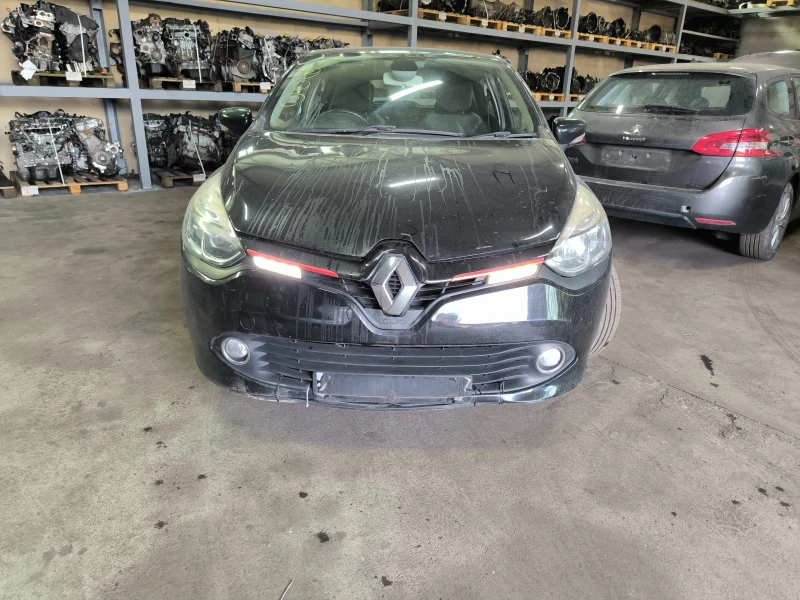 Renault Clio 1.2i, снимка 3 - Автомобили и джипове - 48043314