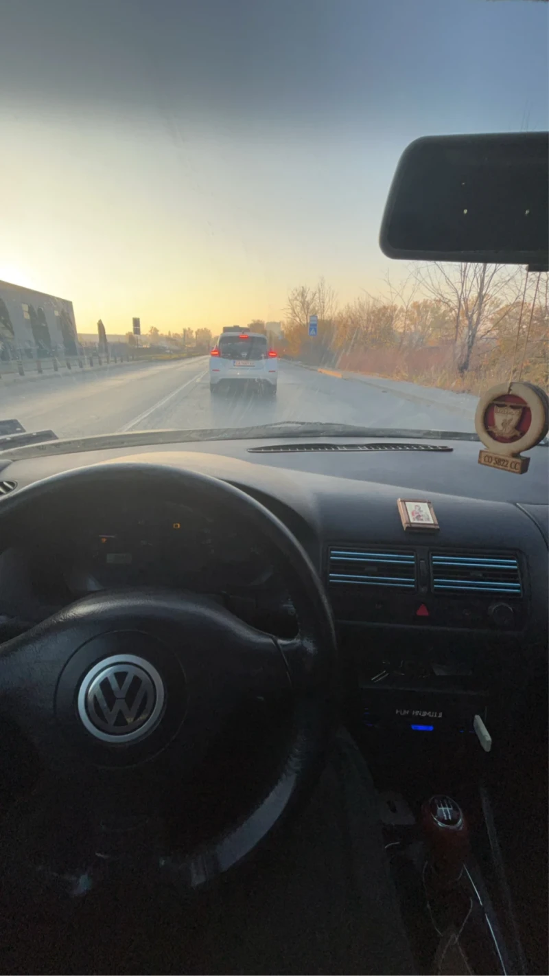 VW Golf 1.9 TDI, снимка 10 - Автомобили и джипове - 48673400