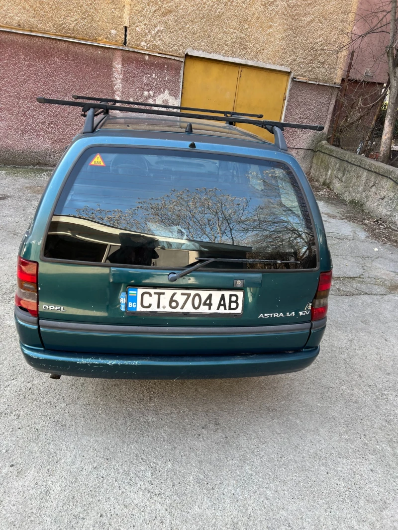 Opel Astra комби, снимка 6 - Автомобили и джипове - 49210863